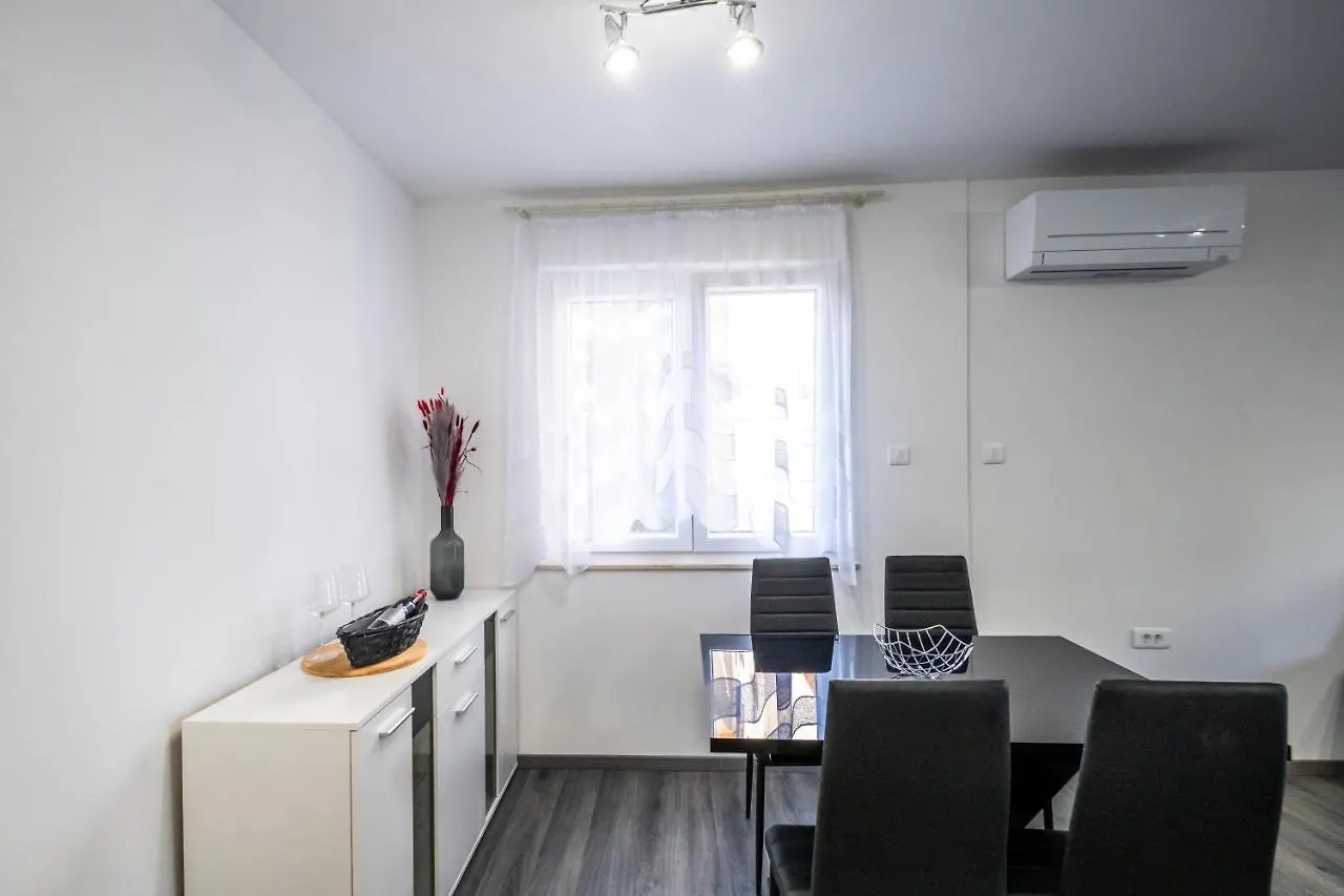 Apartment Luxe Pula 0*,  Croatie